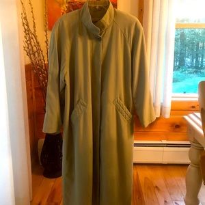 Vintage. “Swing” rain coast. Pretty Green. Soft fabric. Ask for measurements.